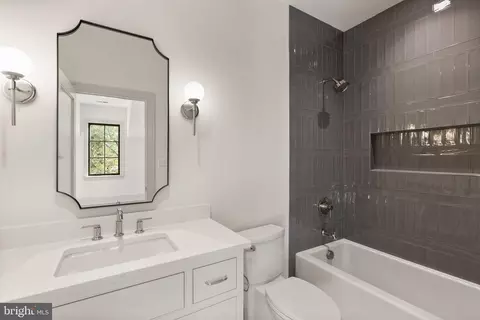 Bath - 1223 Somerset Dr, Mclean, VA 22101 photo 5 of 9