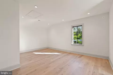 Bedroom - 1223 Somerset Dr, Mclean, VA 22101 photo 10 of 11