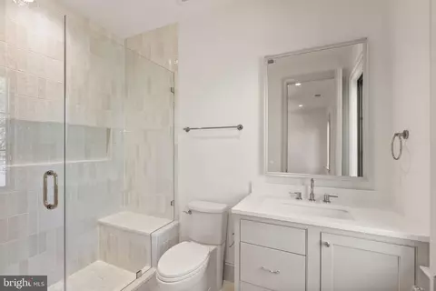 Bath - 1223 Somerset Dr, Mclean, VA 22101 photo 8 of 9