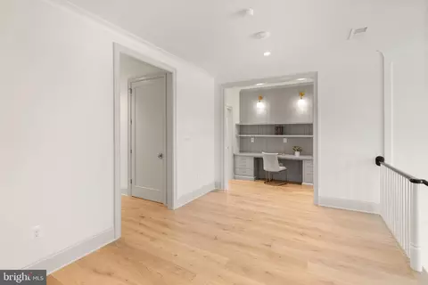 Entry Way - 1223 Somerset Dr, Mclean, VA 22101 photo 6 of 9