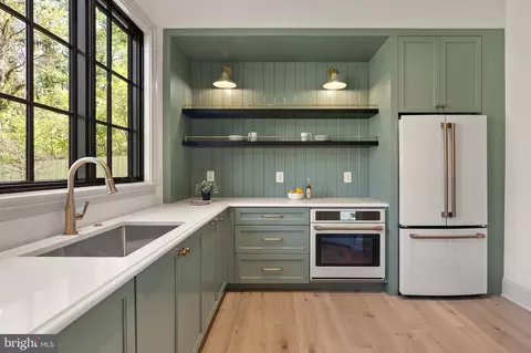 Kitchen - 1223 Somerset Dr, Mclean, VA 22101 photo 4 of 4