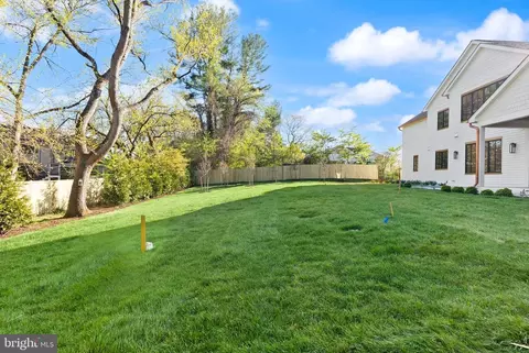 Exterior - 1223 Somerset Dr, Mclean, VA 22101 photo 8 of 8