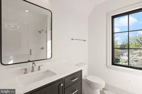Bath - 1223 Somerset Dr, Mclean, VA 22101 photo 6 of 9