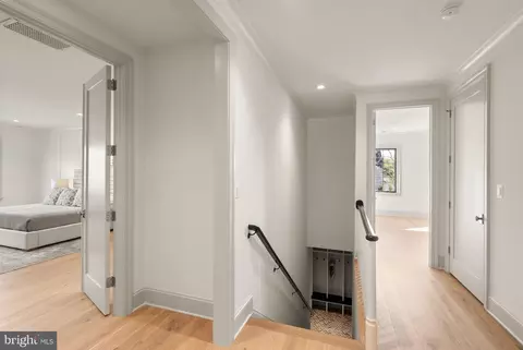 Entry Way - 1223 Somerset Dr, Mclean, VA 22101 photo 8 of 9