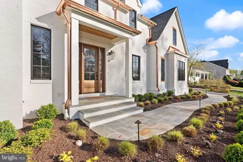 Exterior - 1223 Somerset Dr, Mclean, VA 22101 photo 3 of 8