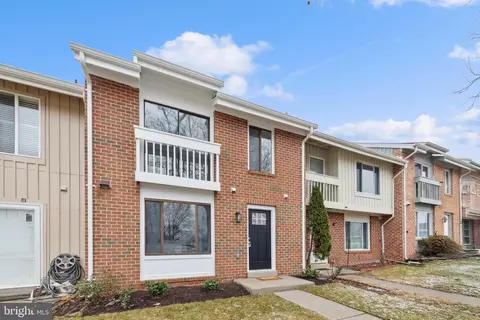 2206 Frear Pl, Herndon, VA 20170