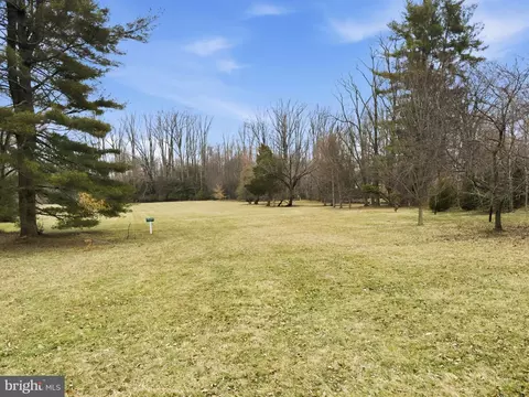Exterior - 8416 Weller Ave, Mclean, VA 22102 photo 6 of 8