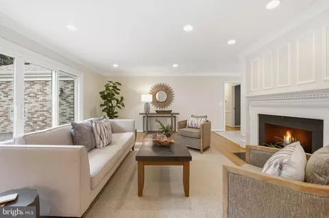 Living - 8416 Weller Ave, Mclean, VA 22102 photo 2 of 5