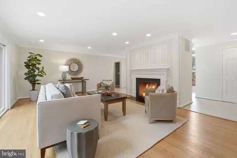Living - 8416 Weller Ave, Mclean, VA 22102 photo 3 of 5