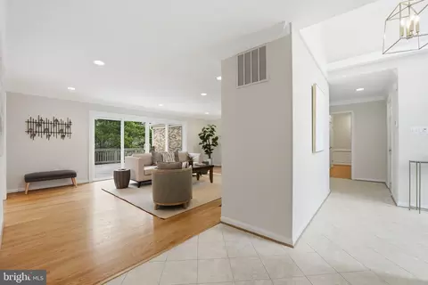 Entry Way - 8416 Weller Ave, Mclean, VA 22102 photo 2 of 3
