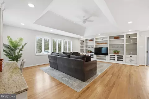 Living - 8416 Weller Ave, Mclean, VA 22102 photo 4 of 5