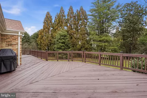 Exterior - 8416 Weller Ave, Mclean, VA 22102 photo 5 of 8