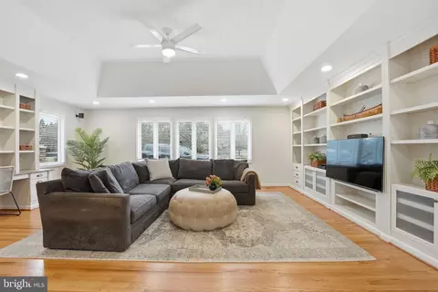 Living - 8416 Weller Ave, Mclean, VA 22102 photo 5 of 5