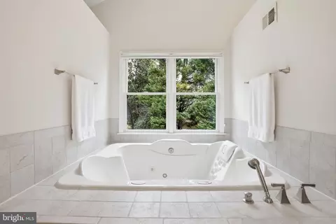 Bath - 8416 Weller Ave, Mclean, VA 22102 photo 2 of 3
