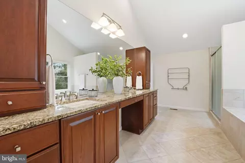 Bath - 8416 Weller Ave, Mclean, VA 22102 photo 3 of 3
