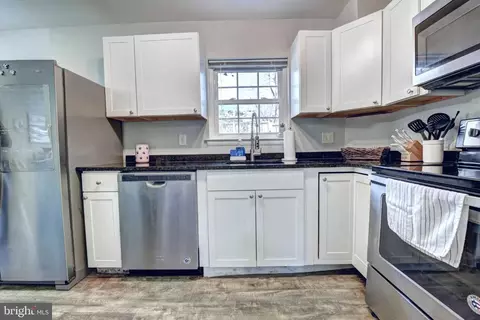 Kitchen - 2226 Gunsmith Sq, Reston, VA 20191 photo 2 of 3