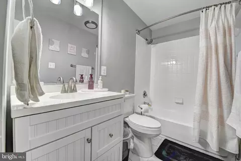 Bath - 2226 Gunsmith Sq, Reston, VA 20191 photo 6 of 8