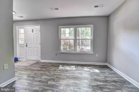 Living - 2226 Gunsmith Sq, Reston, VA 20191 photo 3 of 3