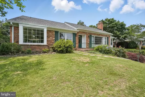 6622 Skyline Ct, Alexandria, VA 22307