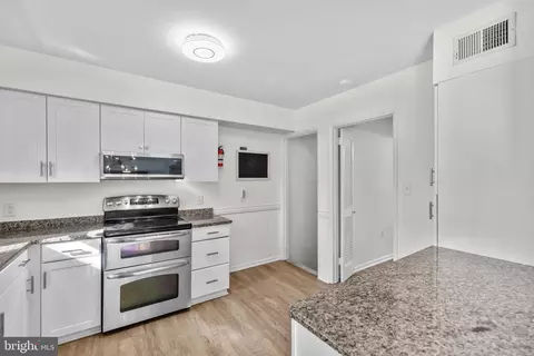 2320 Emerald Heights Ct, Reston, VA 20191 photo 17