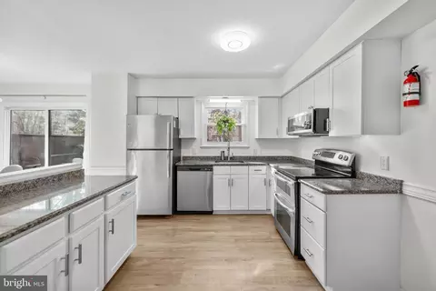 2320 Emerald Heights Ct, Reston, VA 20191 photo 18