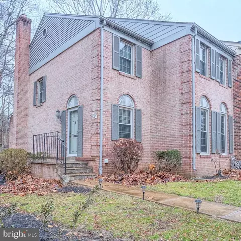 10321 Hampshire Green Ave, Fairfax, VA 22032