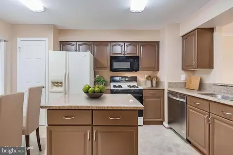 8735 Stone Hill Pl, Springfield, VA 22153 photo 3
