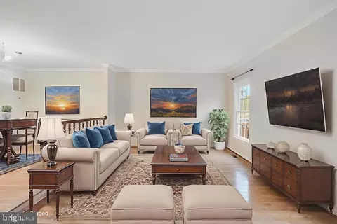 8735 Stone Hill Pl, Springfield, VA 22153 photo 4