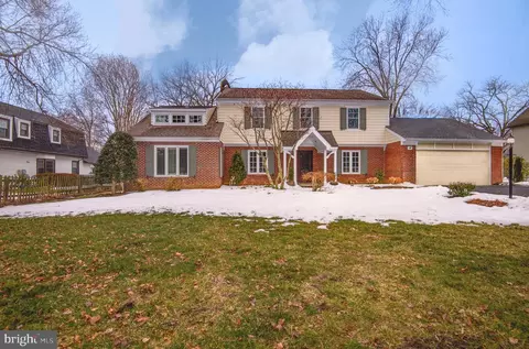 8017 Iliff Dr, Dunn Loring, VA 22027