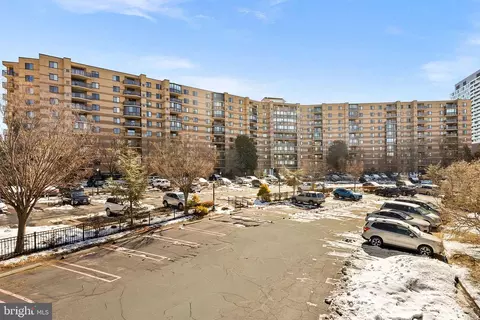 8340 Greensboro Dr #118, Mclean, VA 22102