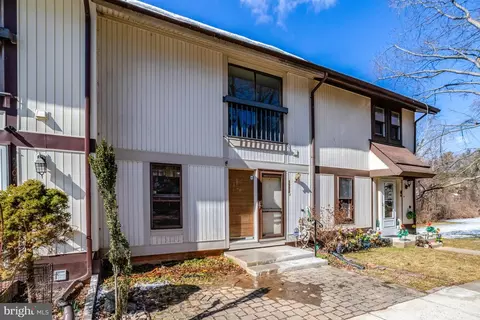 5502 Peppercorn Dr, Burke, VA 22015