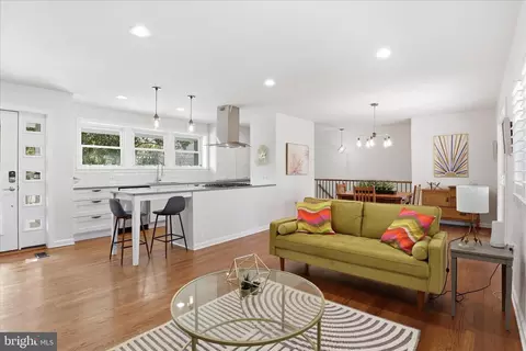 2204 Shiver Dr, Alexandria, VA 22307