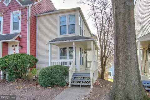 1771 Whisperhill Dr, Reston, VA 20194