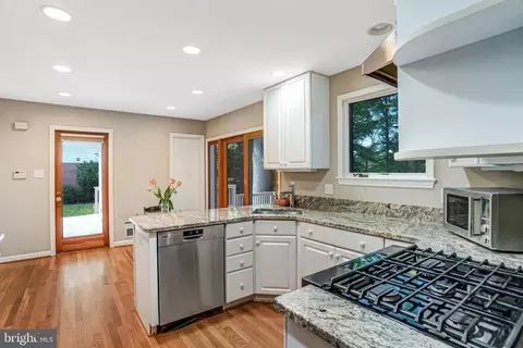 8405 Thames St, Springfield, VA 22151 photo 10