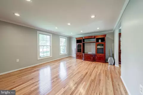 Living - 2285 Marginella Dr, Reston, VA 20191 photo 3 of 7