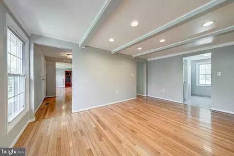 Living - 2285 Marginella Dr, Reston, VA 20191 photo 4 of 7