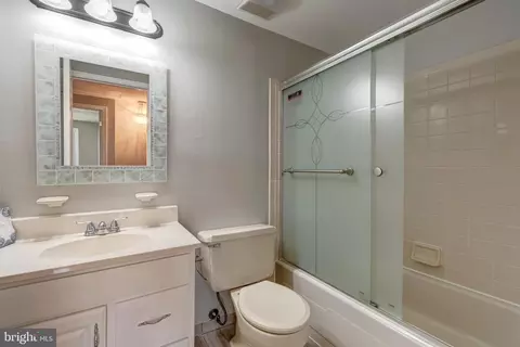 Bath - 2285 Marginella Dr, Reston, VA 20191 photo 3 of 3