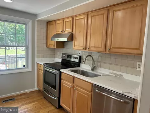 Kitchen - 2285 Marginella Dr, Reston, VA 20191 photo 3 of 7
