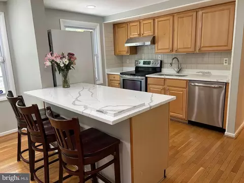 Kitchen - 2285 Marginella Dr, Reston, VA 20191 photo 6 of 7