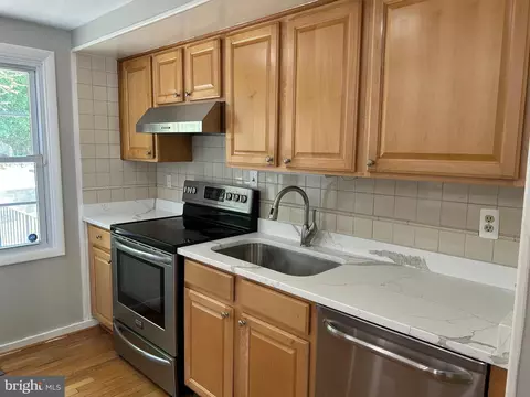 Kitchen - 2285 Marginella Dr, Reston, VA 20191 photo 4 of 7