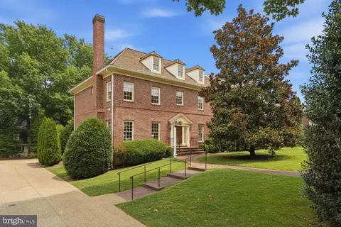 9874 Palace Green Way, Vienna, VA 22181