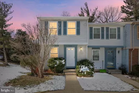 1642 Harvest Green Ct, Reston, VA 20194