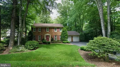 6909 Brimstone Ln, Fairfax Station, VA 22039