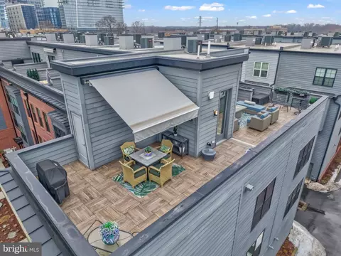 11236 Faraday Park Dr, Reston, VA 20190