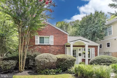 6703 Hallwood Ave, Falls Church, VA 22046