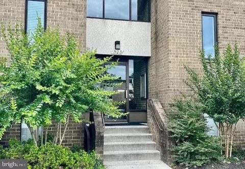 503 Florida Ave #203, Herndon, VA 20170