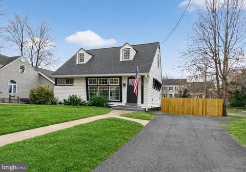 1925 Rollins Dr, Alexandria, VA 22307