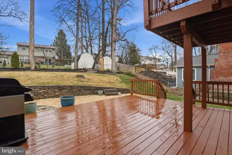Exterior - 5519 Yorkshire St, Springfield, VA 22151 photo 4 of 8