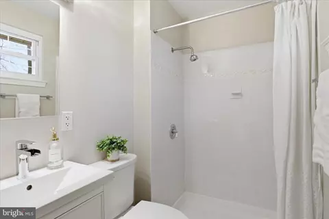 Bath - 5519 Yorkshire St, Springfield, VA 22151 photo 2 of 6