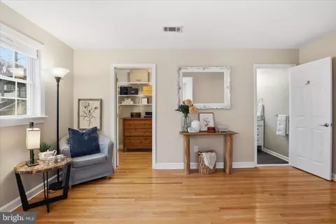 Entry Way - 5519 Yorkshire St, Springfield, VA 22151 photo 6 of 7